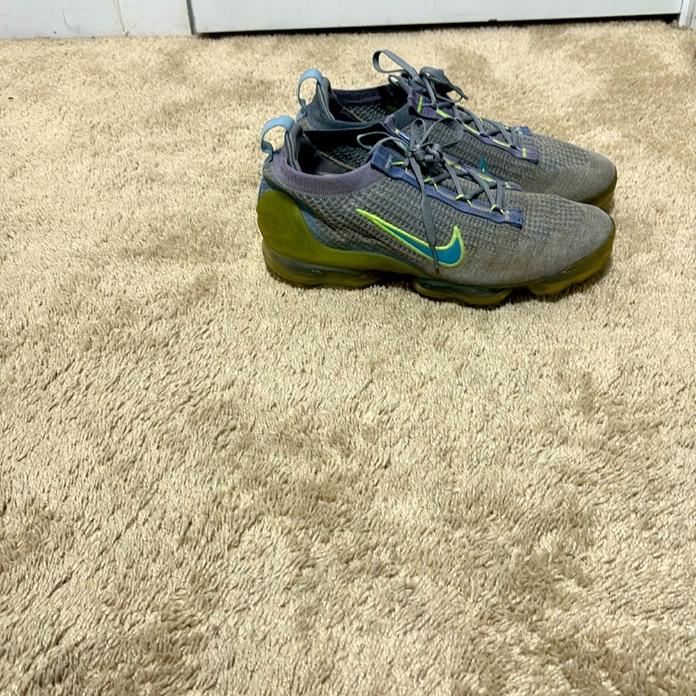Nike Air VaporMax 2021 FK
Particle Grey Liquid Lime, size 9.5